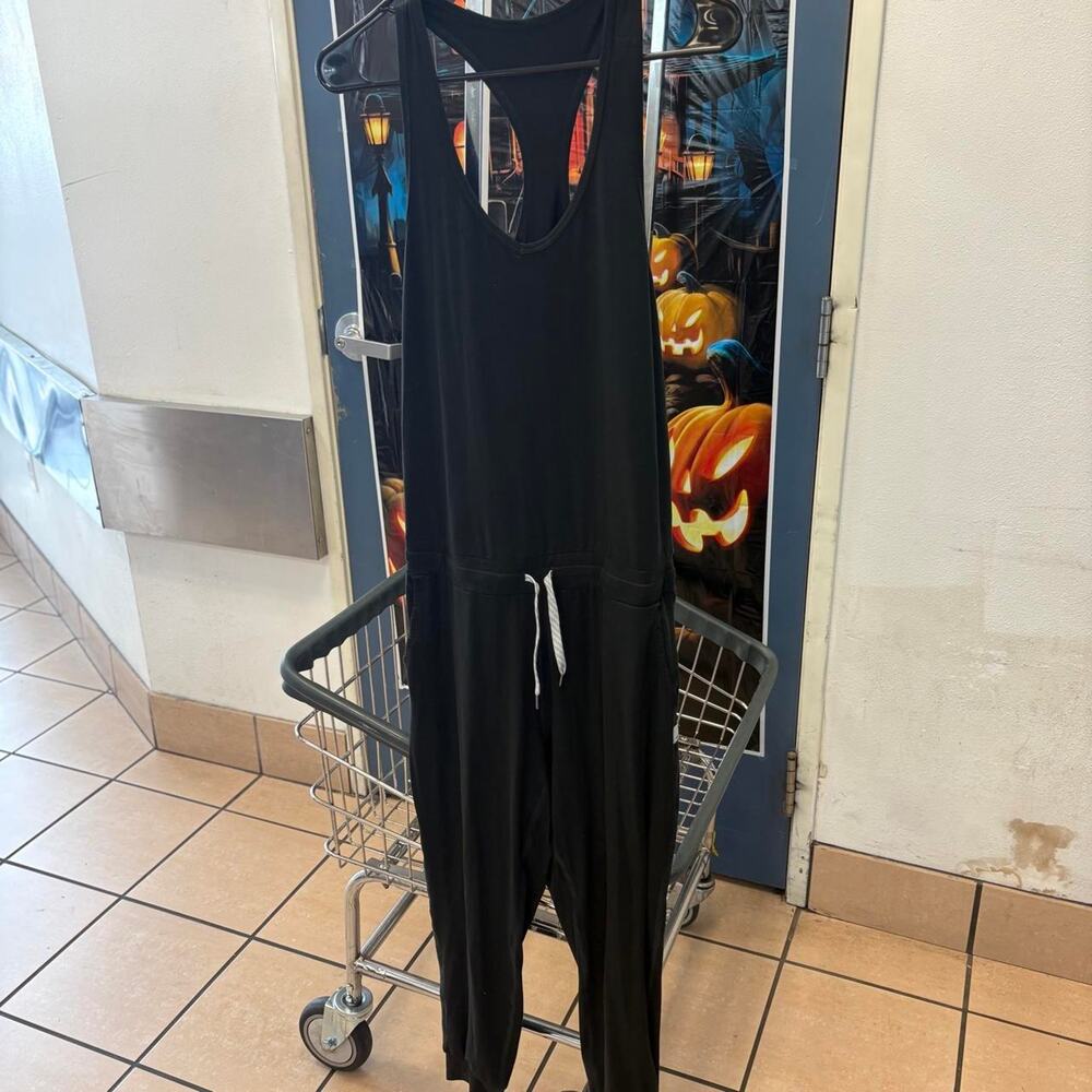 Vuori black jumpsuit with pockets